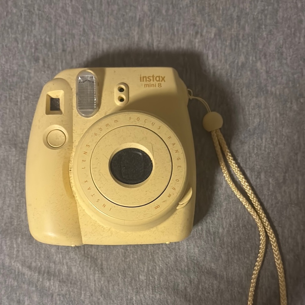 Instax Mini 8 in Soft Yellow